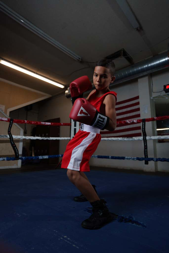 variant:red::TITLE Boxing USA Boxing Competition Gloves boxing pose