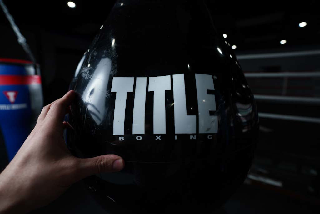 variant:lifestyle::TITLE Boxing Aqua Training Punch Bag close up