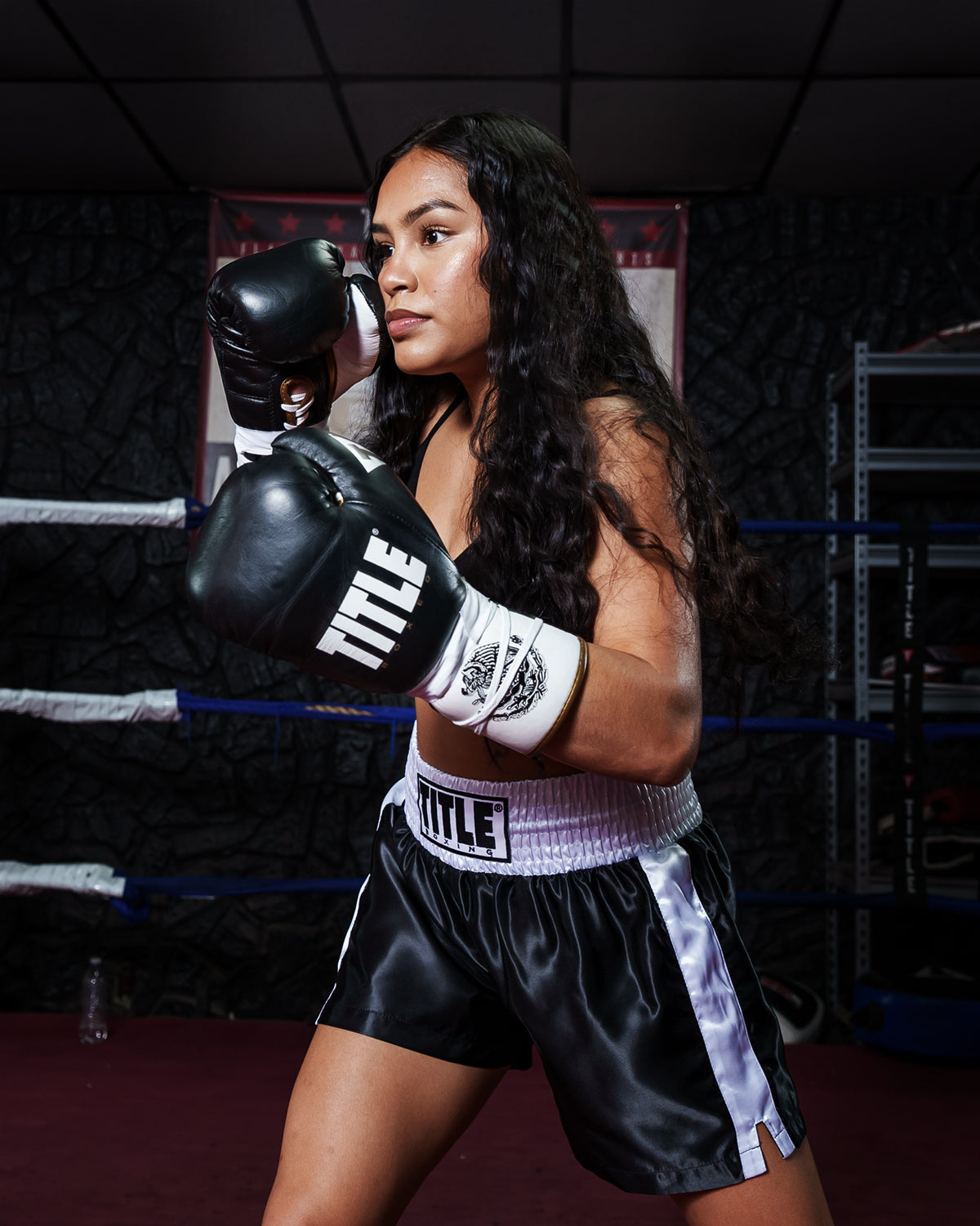 variant:Black/White/Gold::TITLE Boxeo Pro Fight Gloves girl with hands up