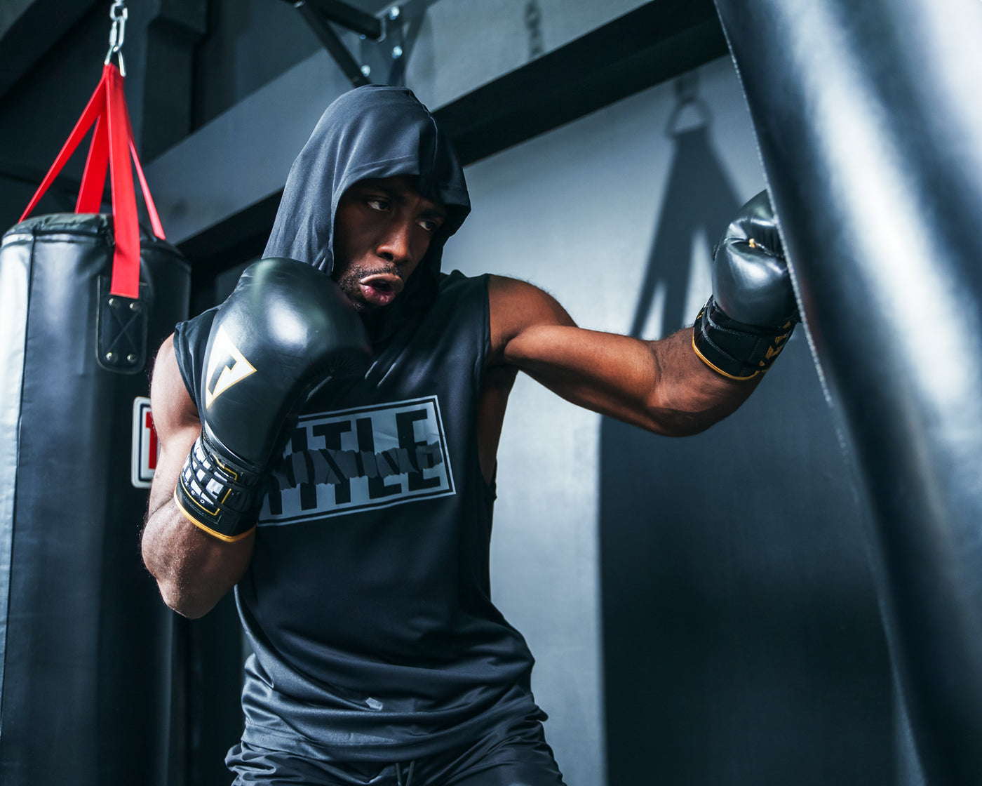 variant:black/white::TITLE Boxeo Mexican Leather Lace Training Gloves Quatro boxer hitting bag