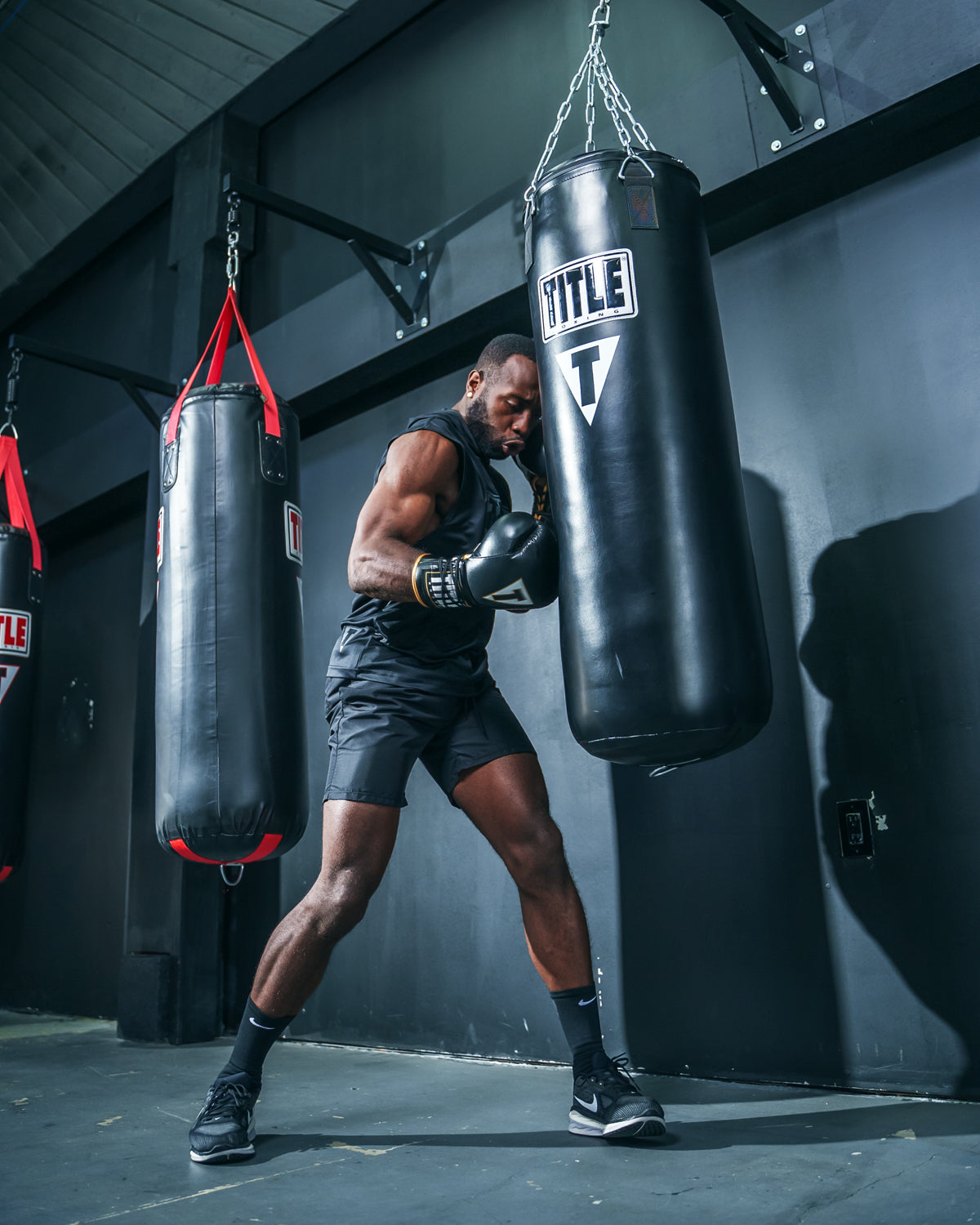 variant:black/white::TITLE Boxeo Mexican Leather Lace Training Gloves Quatro boxer hitting bag uppercut