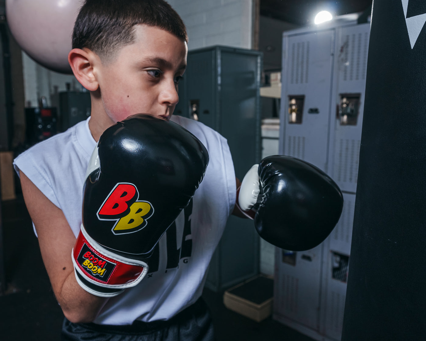 variant:Black/White/Red::BOOM BOOM Boxing Silencer Youth Bag Gloves right hand up bag