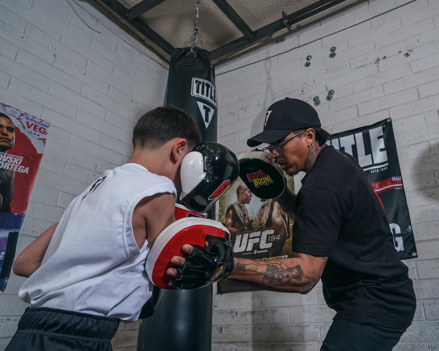 variant:lifestyle:: BOOM BOOM Boxing Silencer Youth Training Set  mitts with trainer