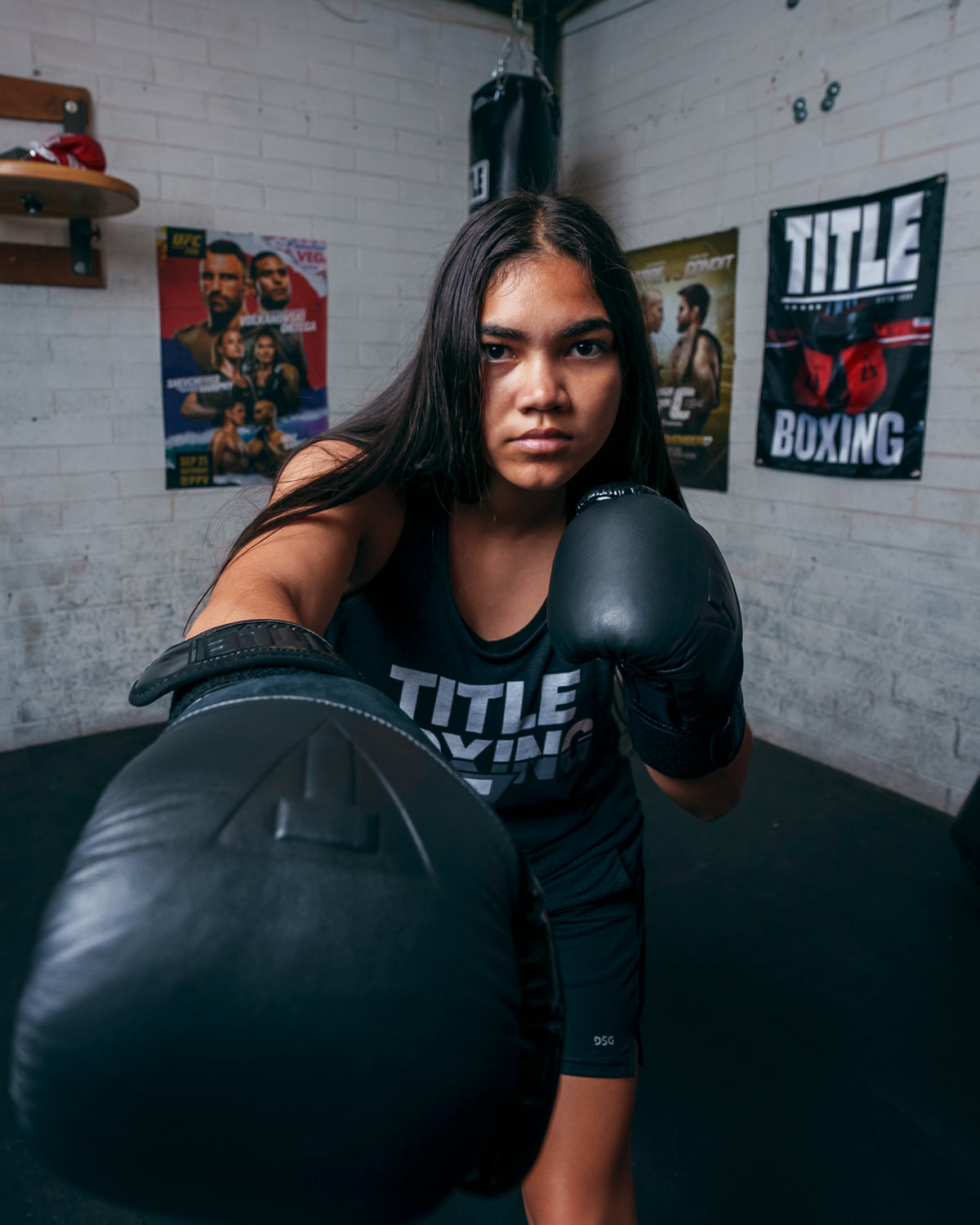 variant:lifestyle::TITLE Black Blitz Fit Boxing Gloves girl right jab