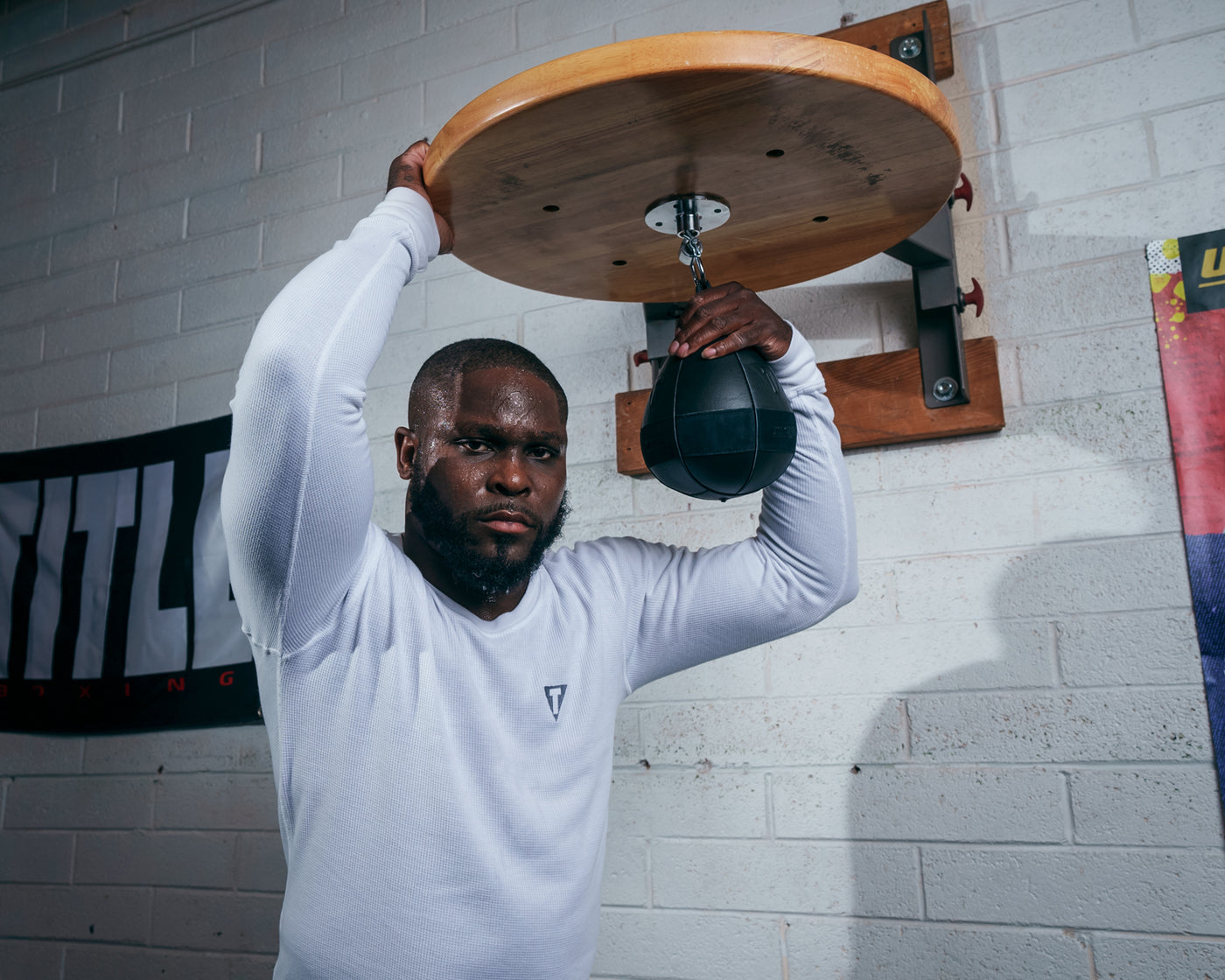variant:lifestyle::TITLE Black Speed Bag 2.0 guy posing with bag/platform
