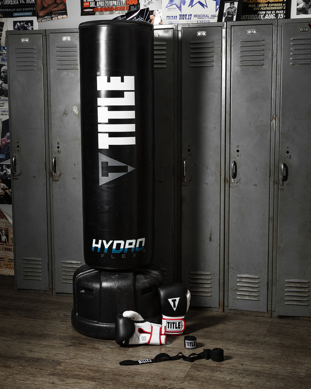 variant:lifestyle::TITLE Boxing Home Conditioning Bundle gym view