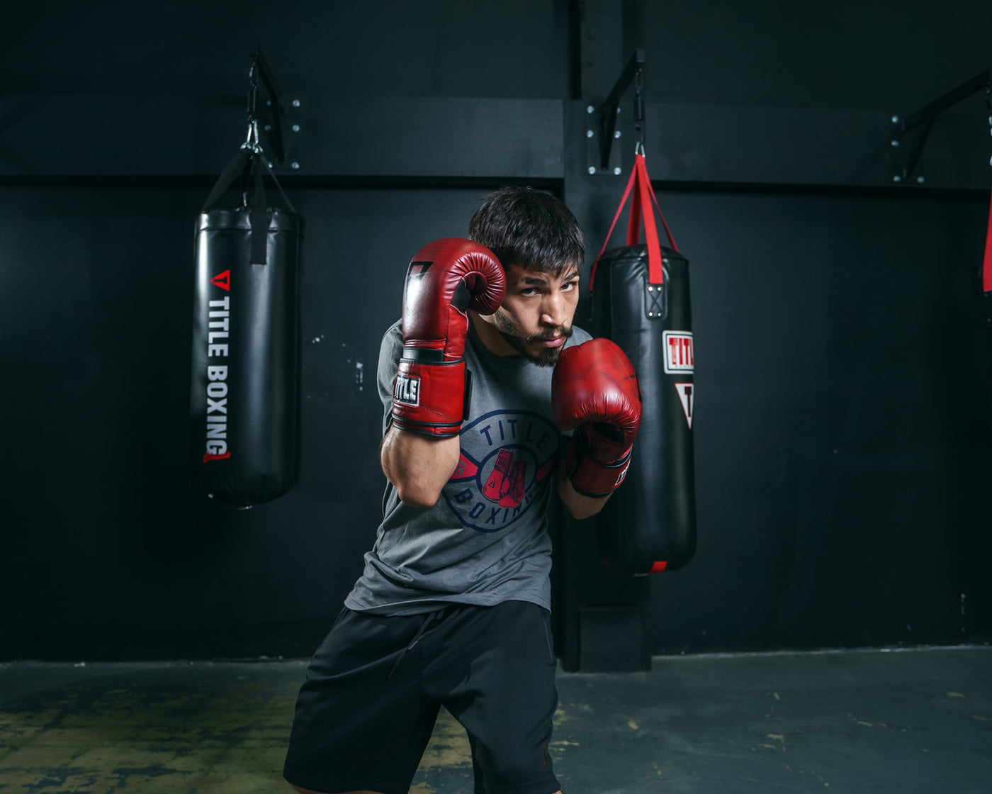 variant:lifestyle::TITLE Boxing Blood Red Leather Bag Gloves boxing stance