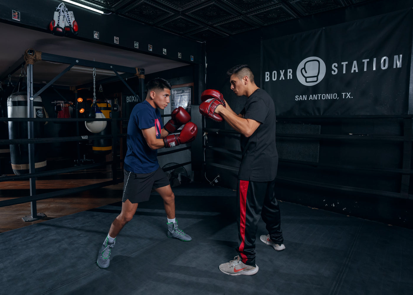 variant:lifestyle::TITLE Boxing Blood Red Leather Punch MItts coach with mitts
