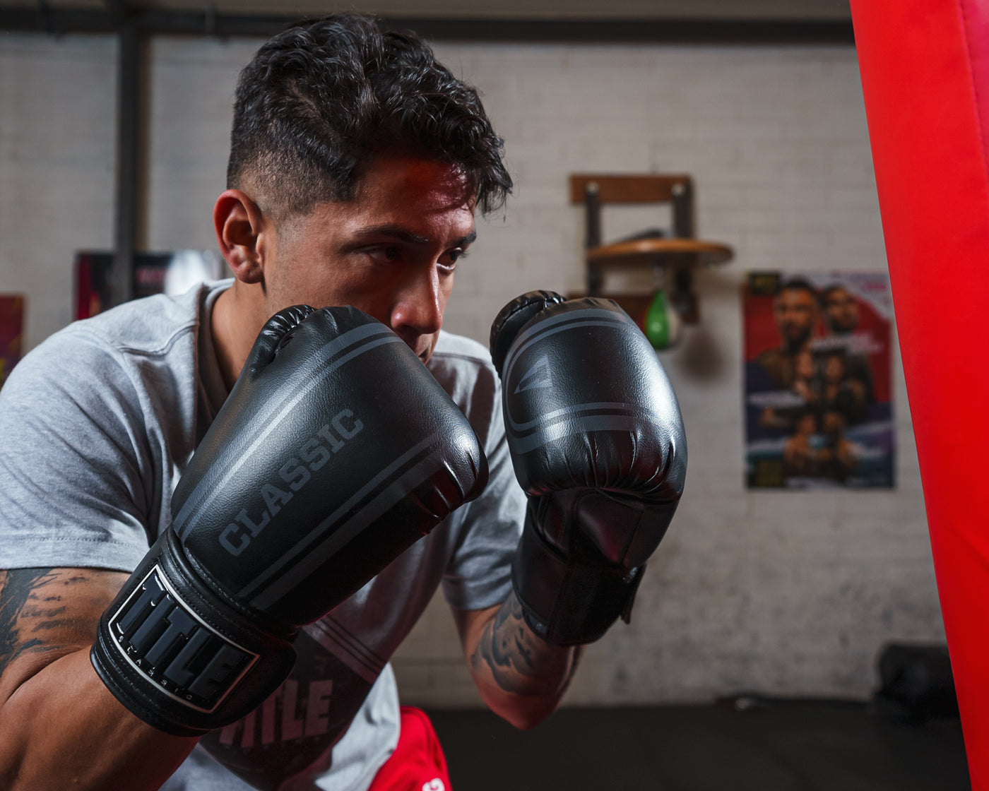 variant:black/grey::TITLE Classic Speed Boxing Gloves boxing stance