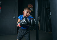 variant:lifestyle::TITLE Classic Boxing Gloves boy boxing pose