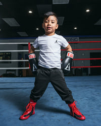 variant:lifestyle::TITLE Classic Black Max Boxing Gloves kid hands on hips