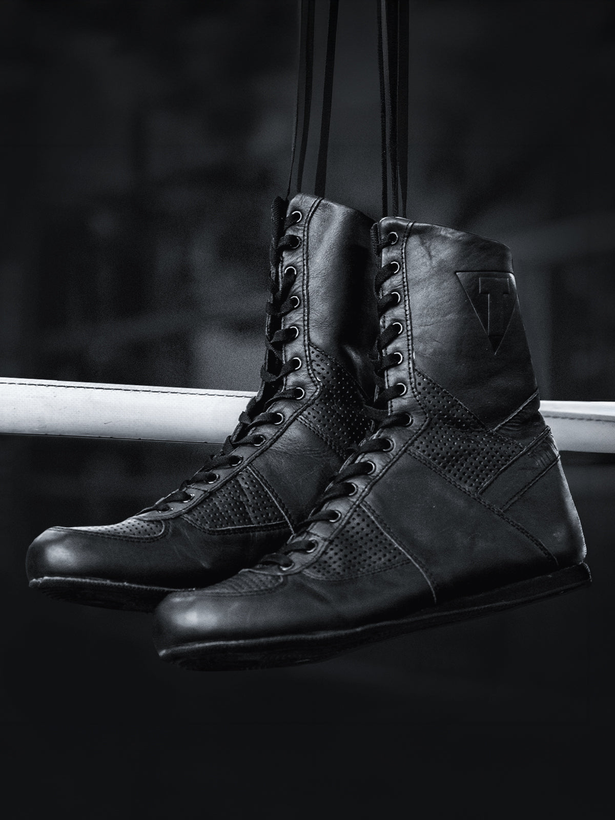 high-top black boxing shoes