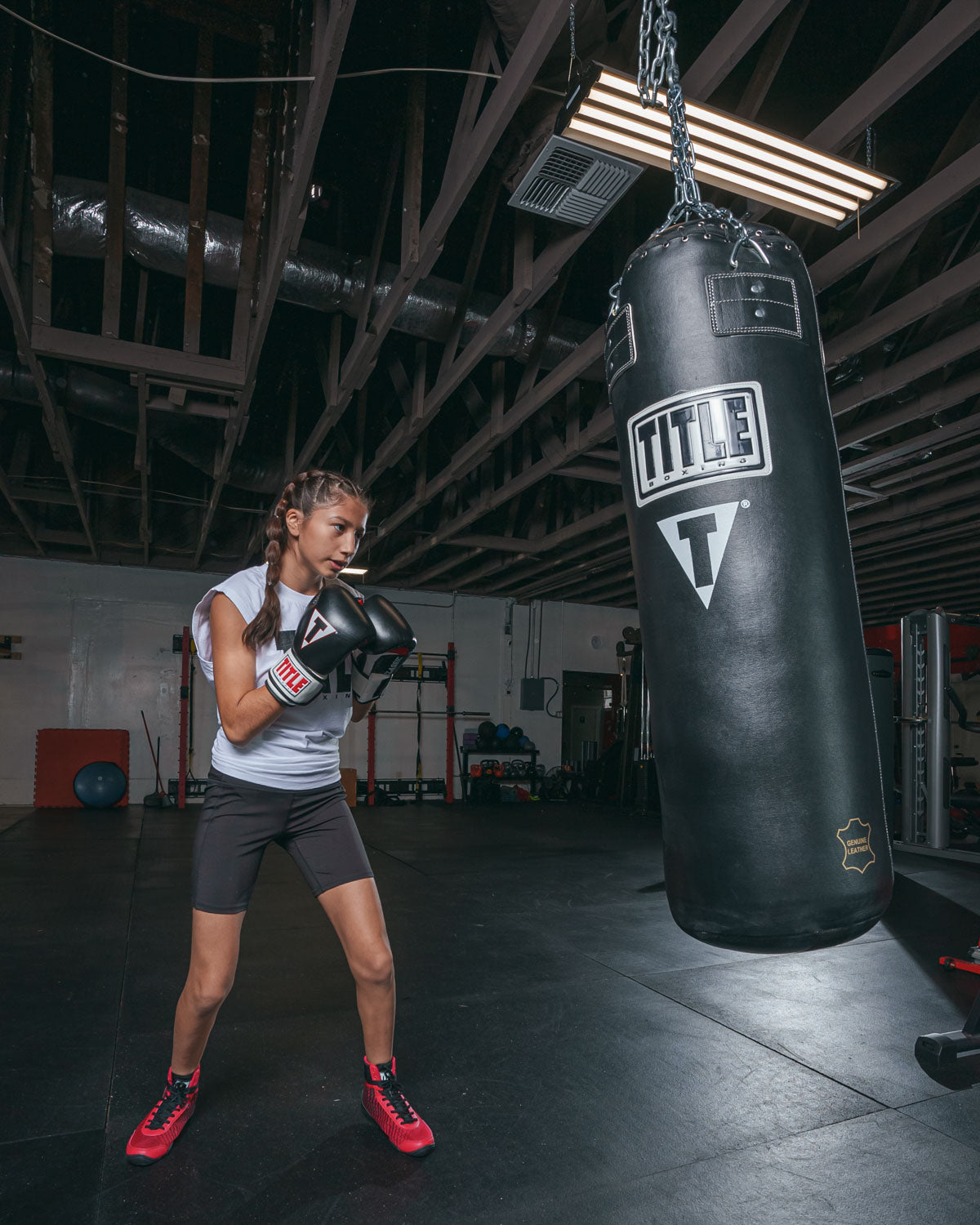 variant:black/white/red::TITLE Classic Leather Super Bag Gloves 2.0  girl hitting heavy bag