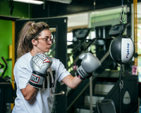 variant:lifestyle::TITLE Boxing Fight Back Boxing Gloves lady double end bag