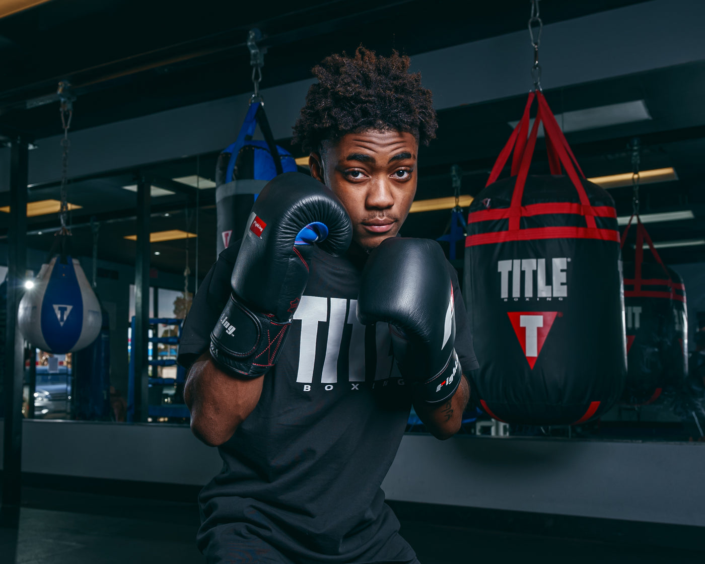 variant:black::Fighting Leather Heavy Bag Gloves boxing stance