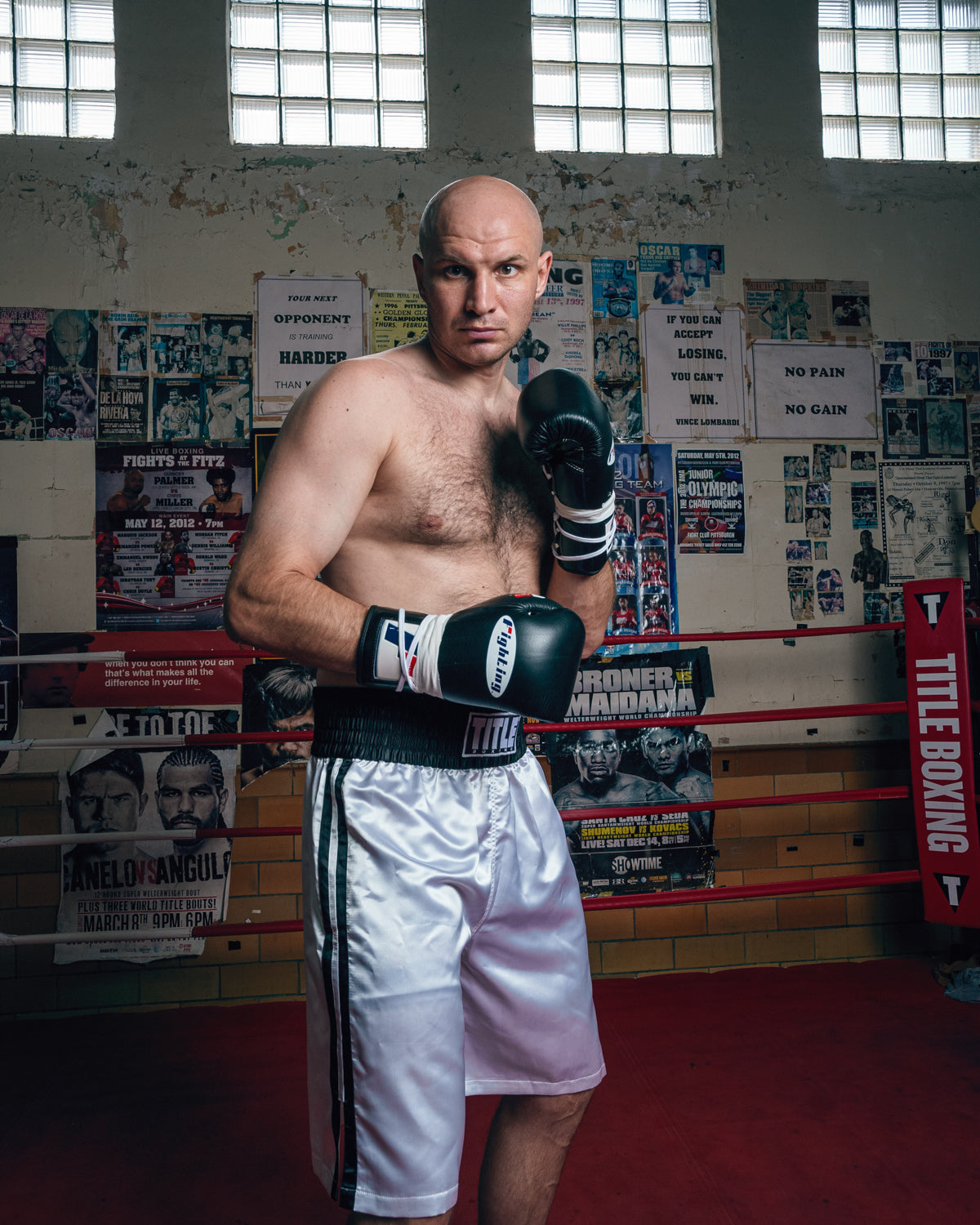 variant:Black::Fighting Fearless Certified Pro Fight Gloves II guy boxing stance