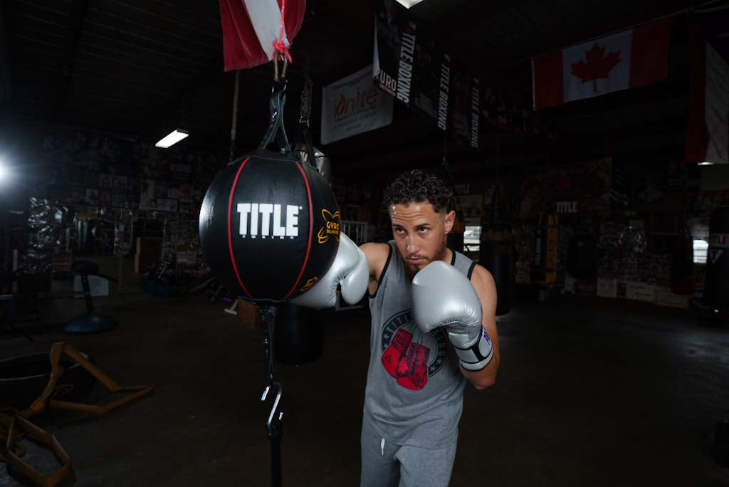 variant:lifestyle::TITLE Boxing Gyro Balanced Leather Double End Bag man punching bag