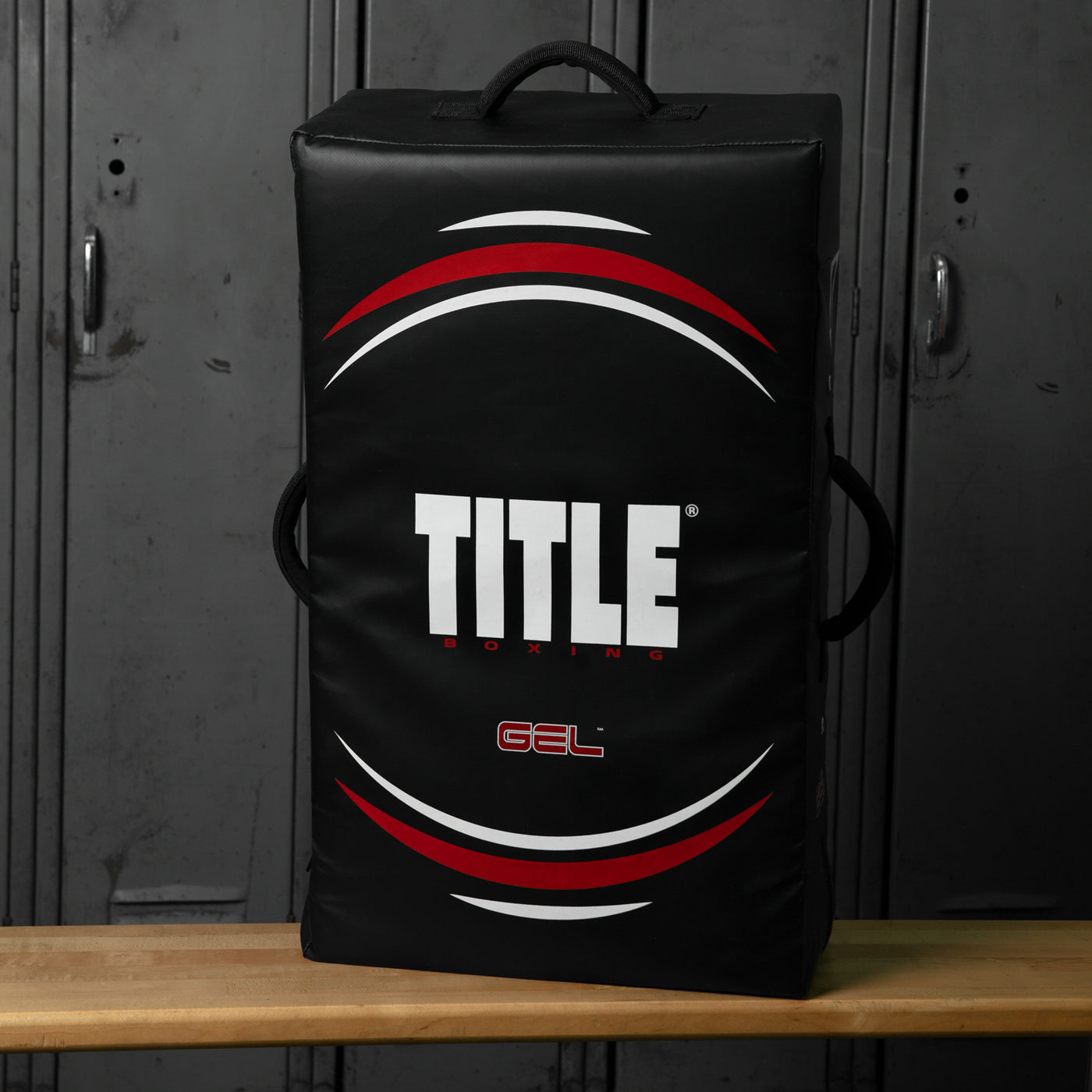 variant:lifestyle::TITLE Boxing Gel Ripple Strike Shield in gym