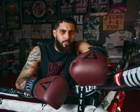 variant:lifestyle::TITLE Boxing Gallant Bag Gloves on ring
