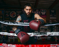 variant:lifestyle::TITLE Boxing Gallant Bag Gloves hand on rings