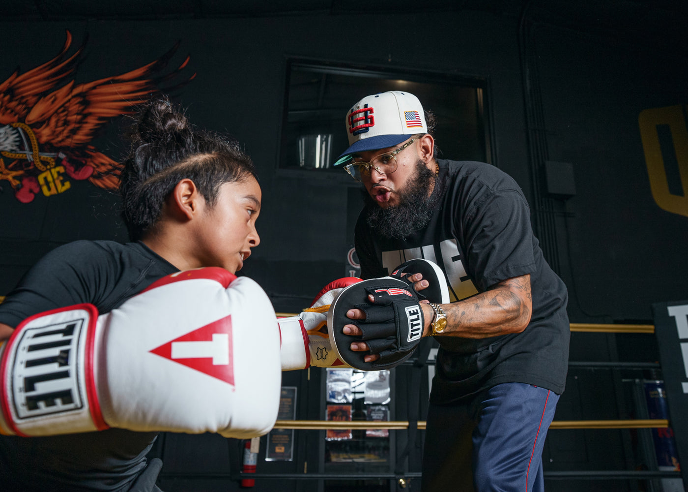 variant:lifestyle::TITLE Boxing Gel Tech Punch Mitts 2.0  kid and coach mitting 