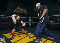 variant:lifestyle::TITLE Boxing Gel Tech Punch Mitts 2.0 coach and mitts left hand up