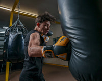 variant:black/gold::TITLE Boxing Gel World V2T Bag Gloves kid right hook