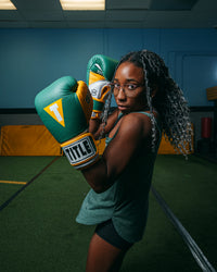variant:green/gold::TITLE Boxing Gel World V2T Bag Gloves boxing pose