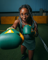 variant:green/gold::TITLE Boxing Gel World V2T Bag Gloves boxing right jab