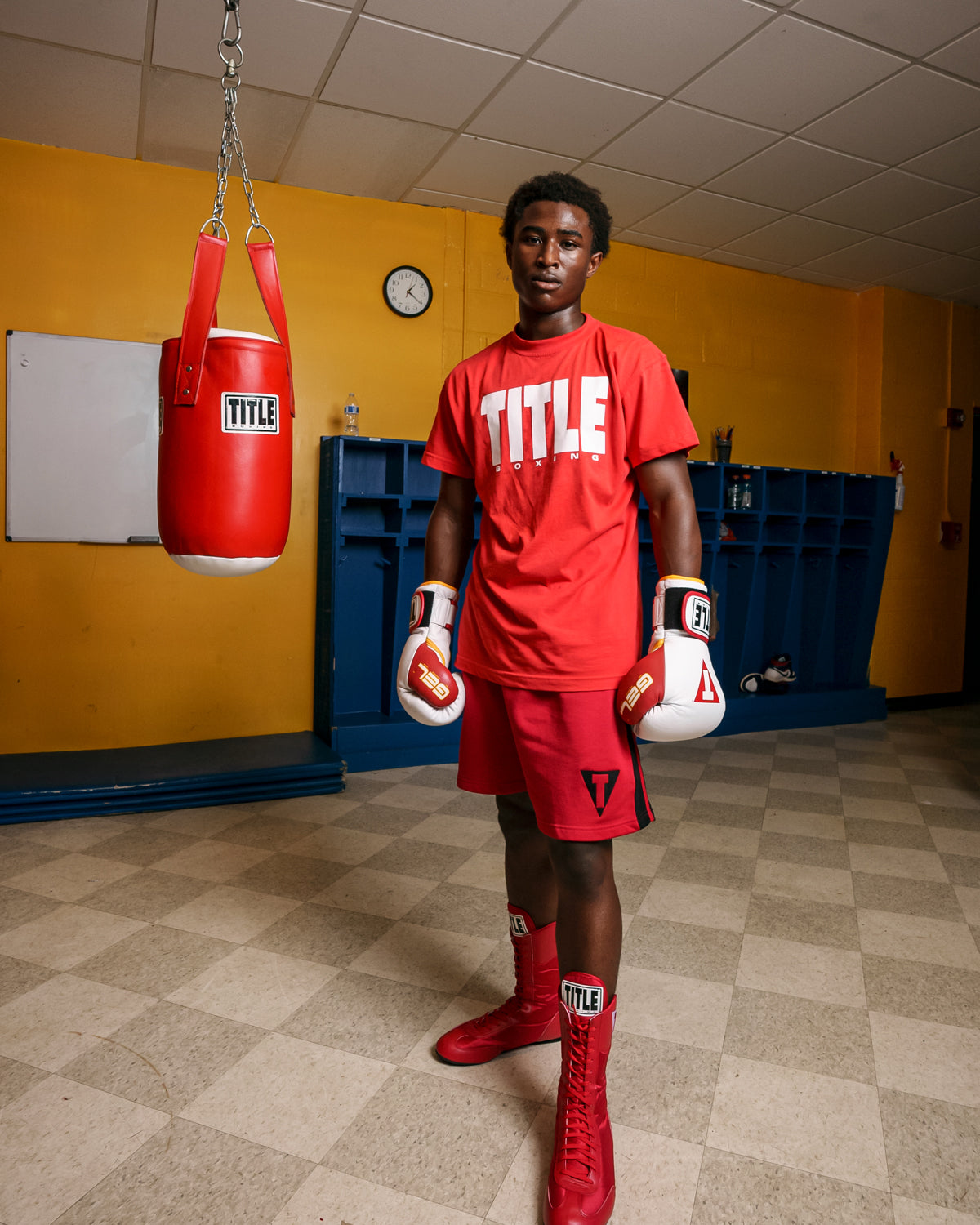 variant:white/red/gold::TITLE Boxing Gel World V2T Bag Gloves man posing with boxing gloves