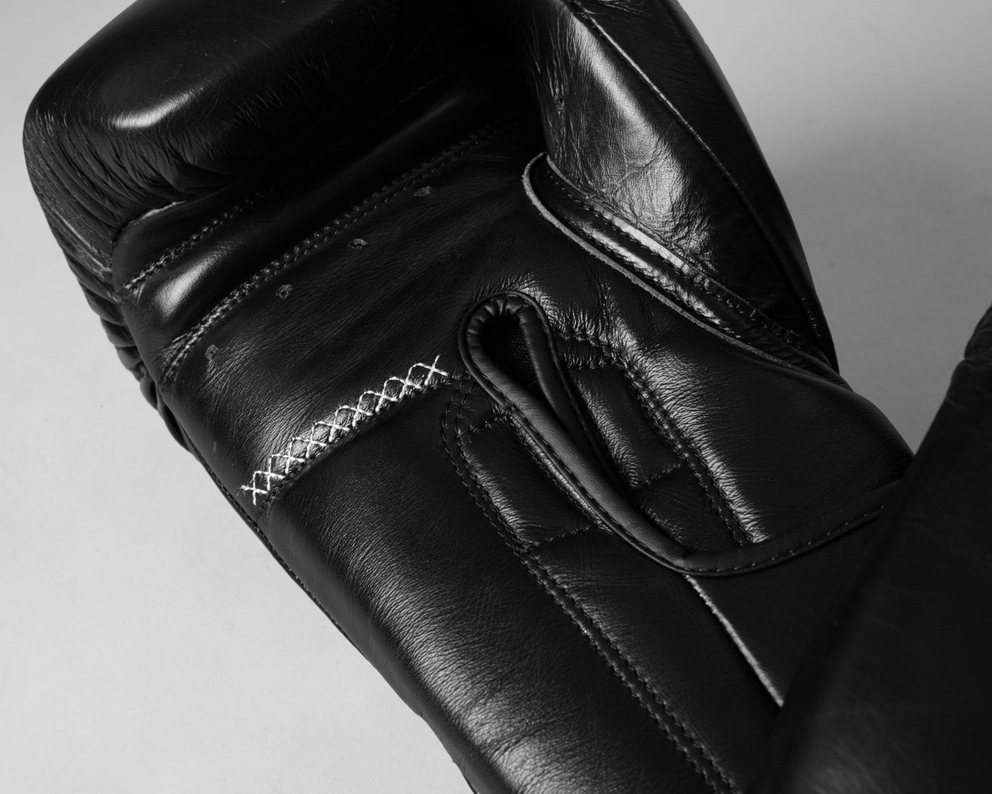 variant:black::TITLE Boxing Momentum Pro Training Gloves closeup of palm side