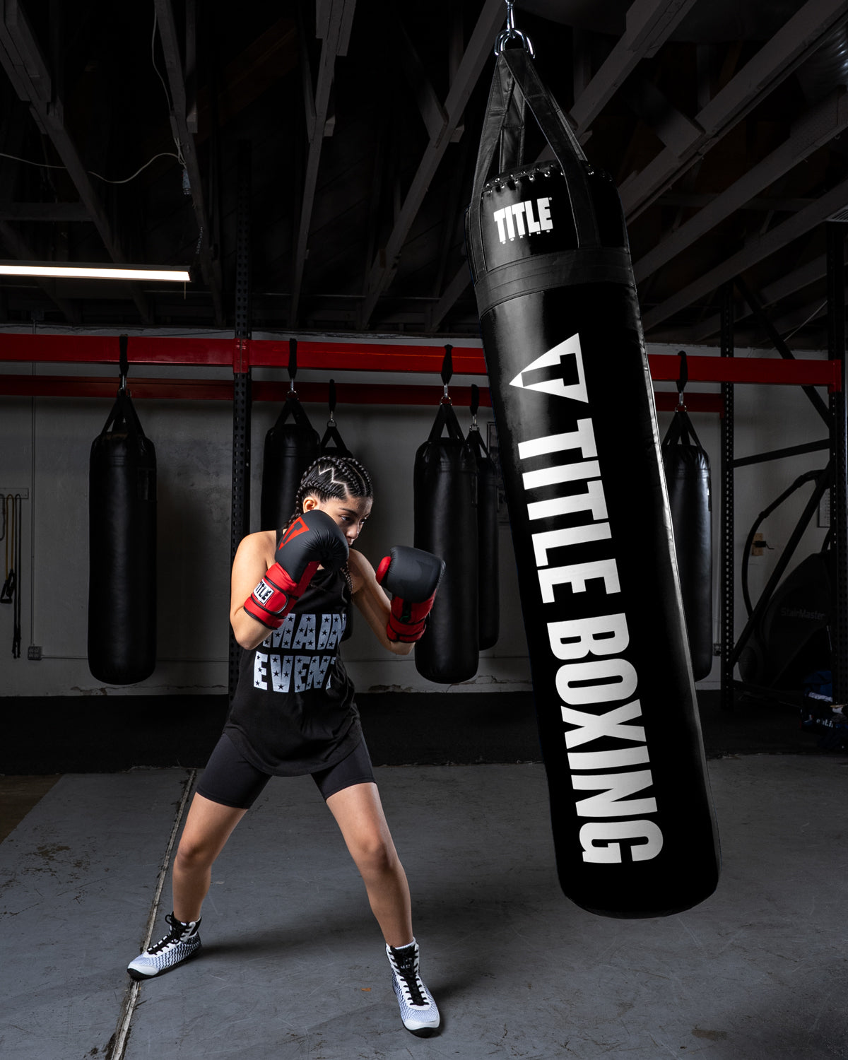 variant:lifestyle::TITLE Boxing Synthetic Heavy Bag in the gym