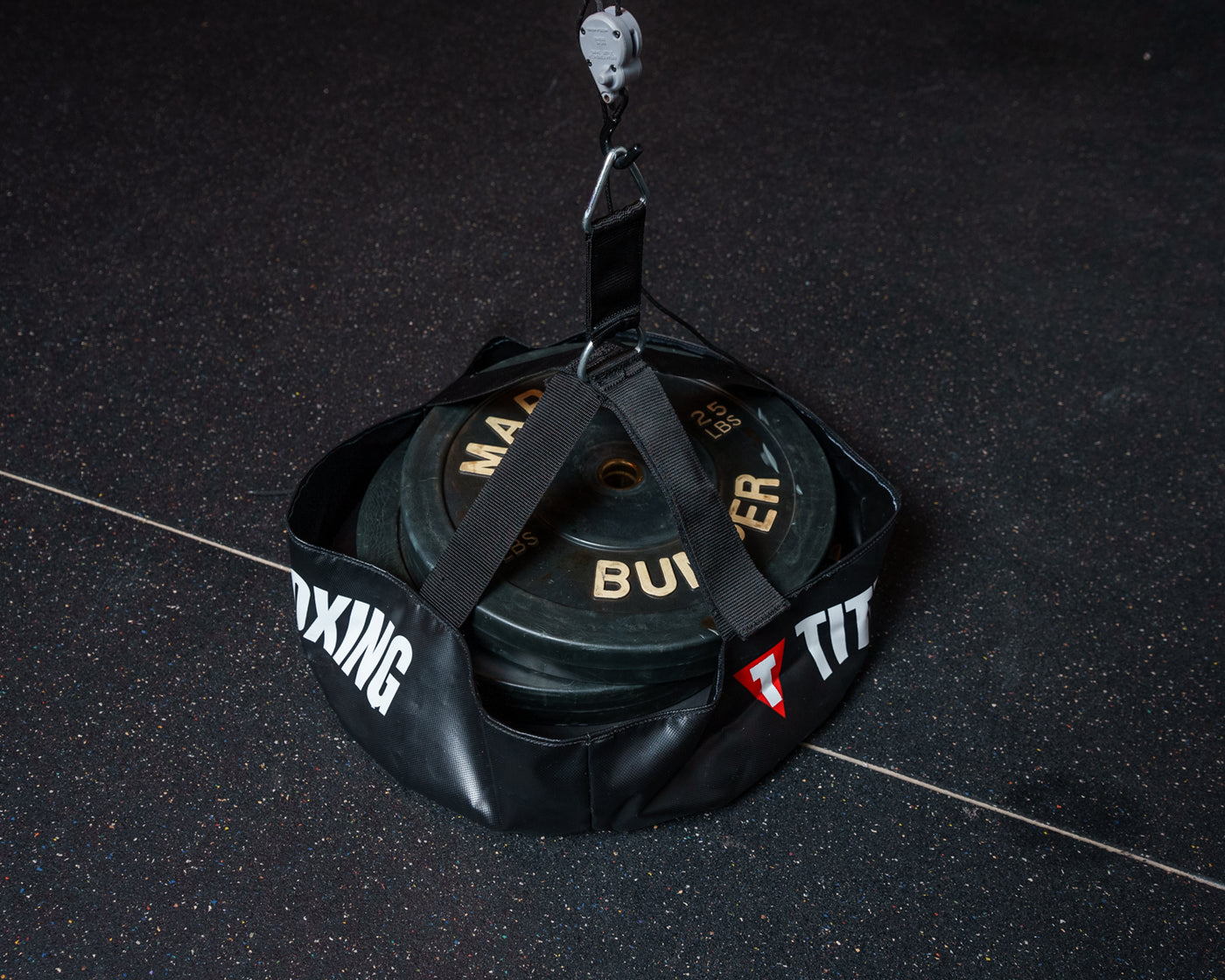 variant:lifestyle::TITLE Boxing Open-Face Bag Anchor with weight inside it