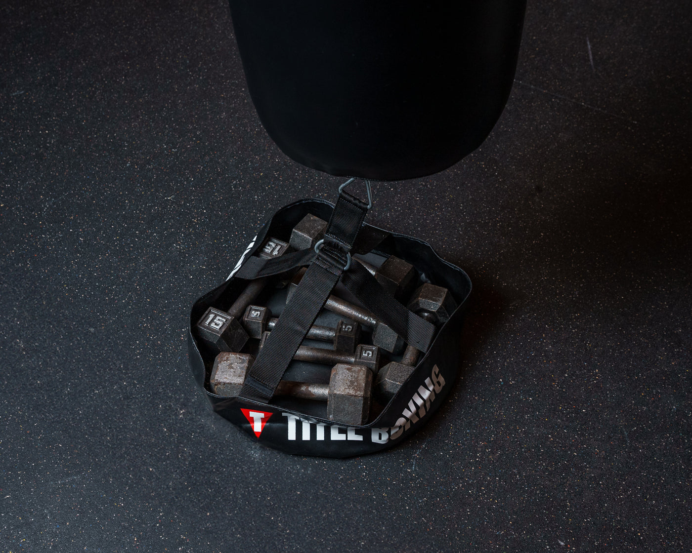 variant:lifestyle::TITLE Boxing Open-Face Bag Anchor view showing various weights in the anchor