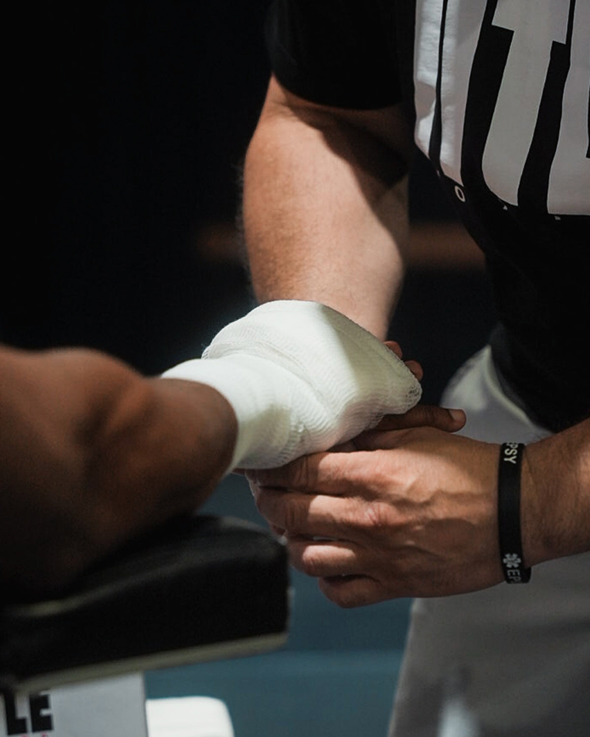 variant:lifestyle::TITLE Boxing Old School Super Gauze (50 Rolls) fighter's hand being wrapped