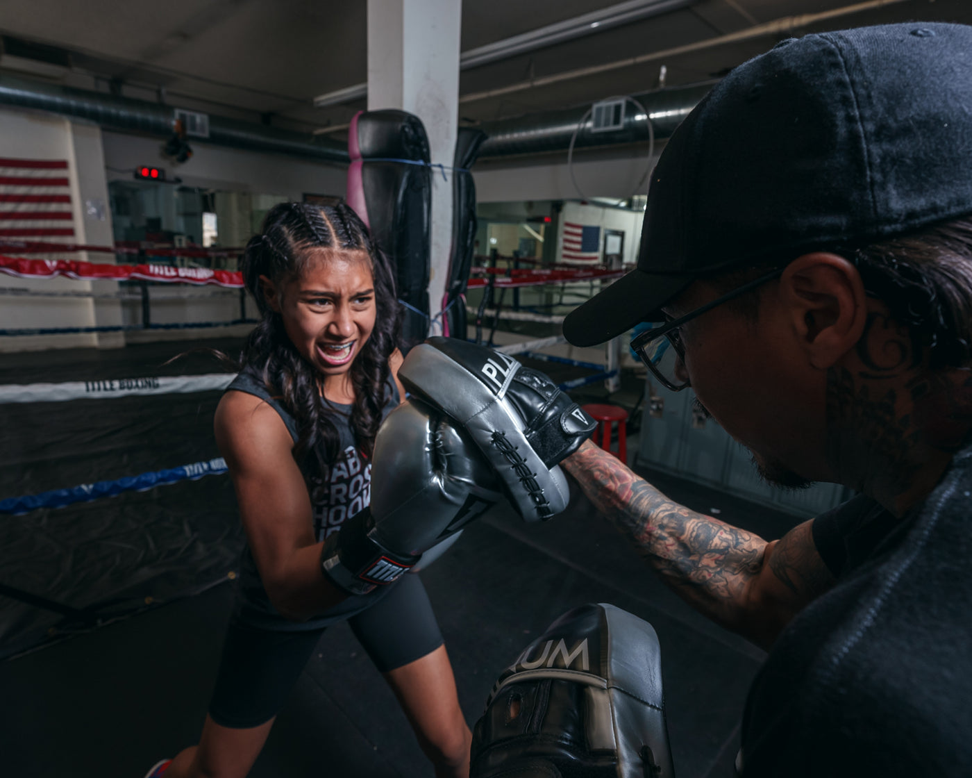 variant:lifestyle::TITLE Platinum Prolific Punch Mitts girl right jab mitt