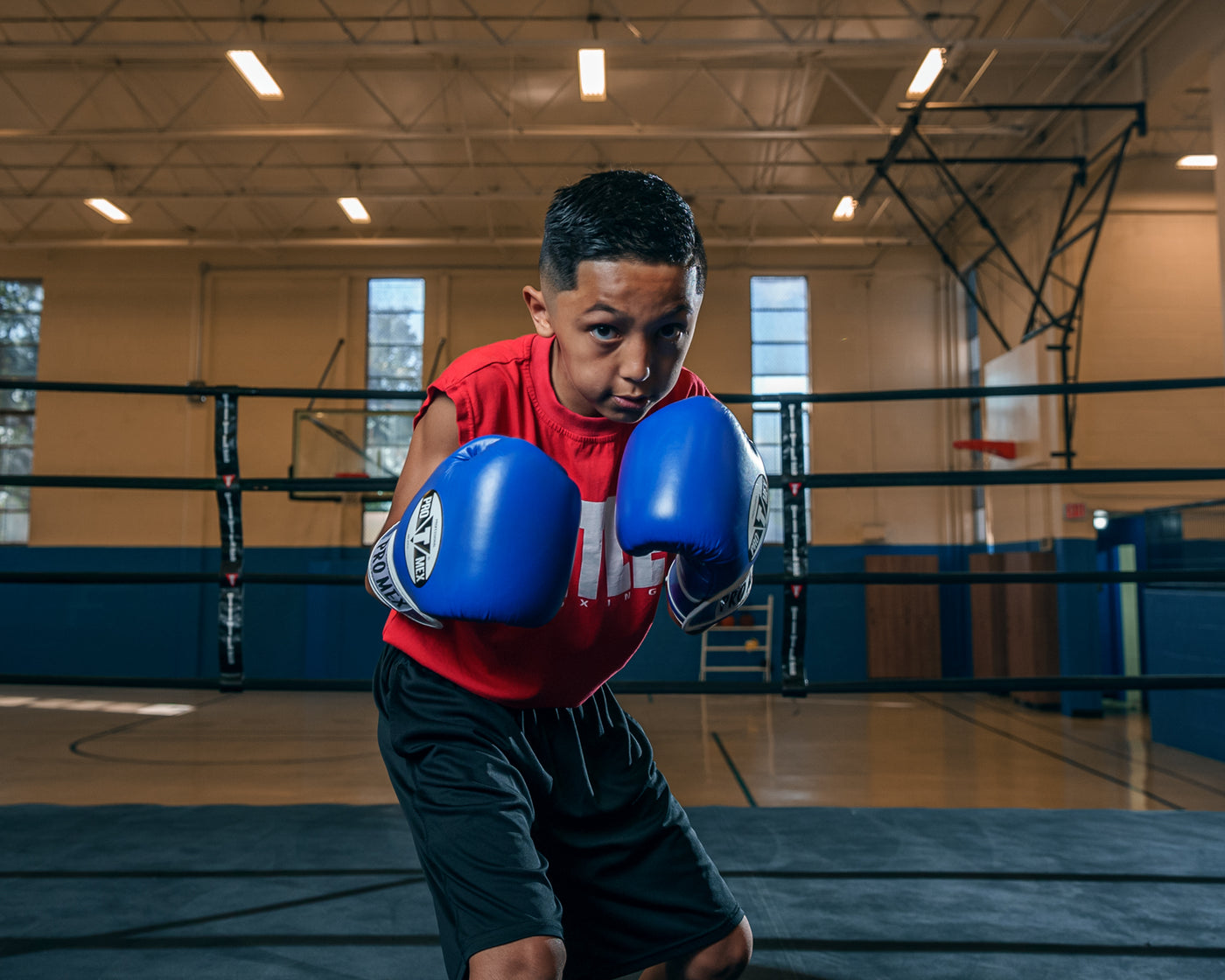 variant:blue::Pro Mex Professional Training Gloves 3.0 kid boxing stance