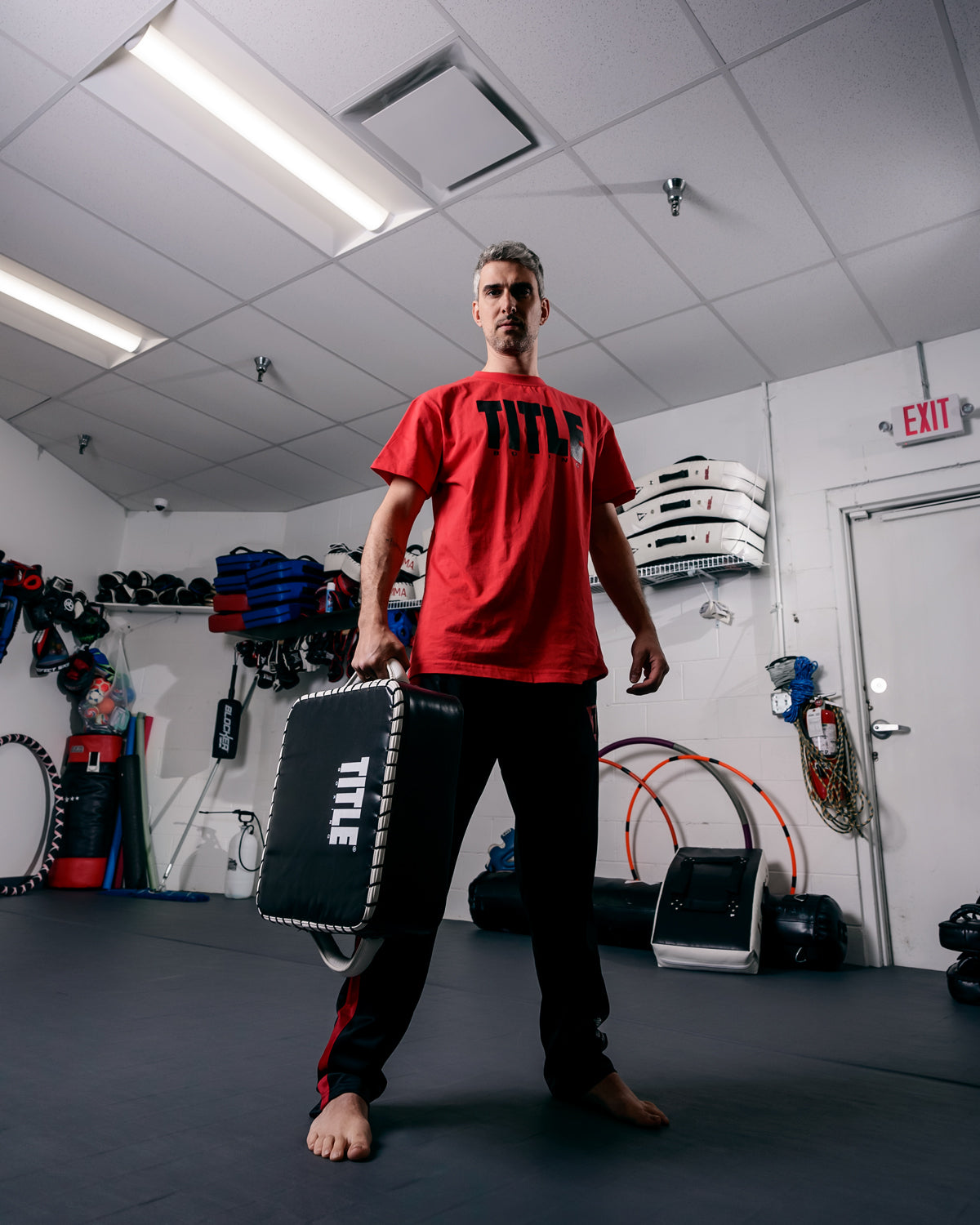 variant:Lifestyle::TITLE Boxing Square Punch and Kick Shield coach by himself