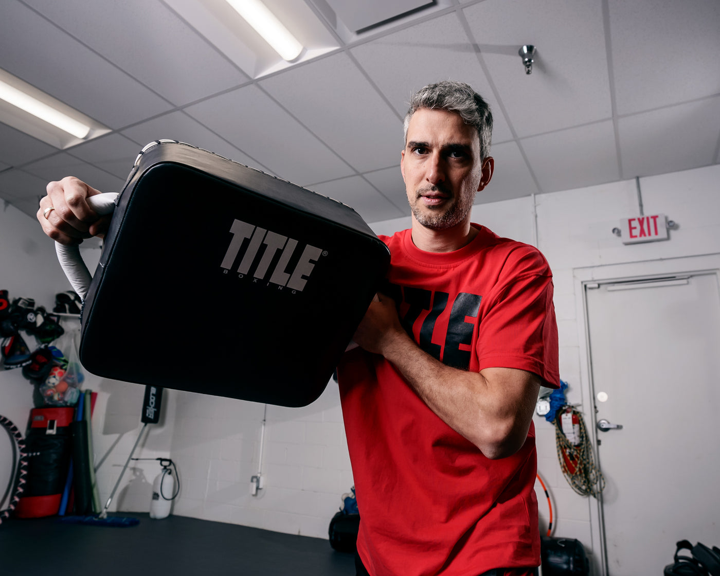 variant:Lifestyle::TITLE Boxing Square Punch and Kick Shield coach with shield