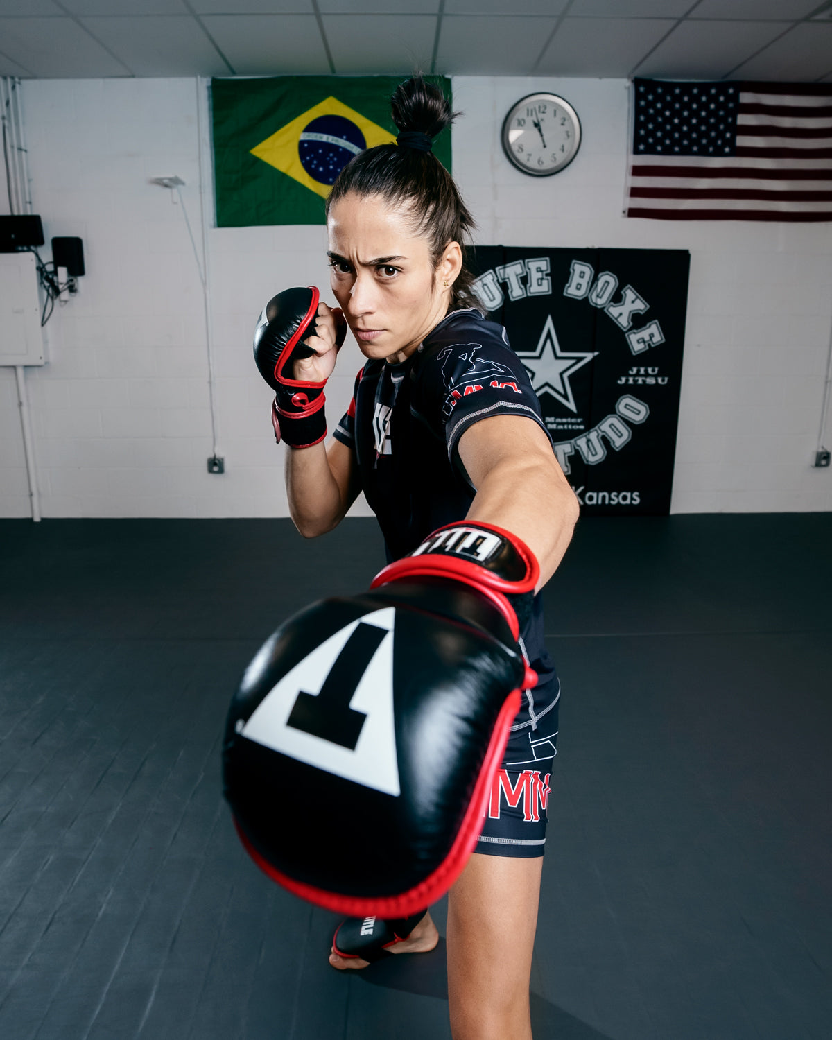 variant:Lifestyle::TITLE Boxing Square Punch and Kick Shield coach with boxer uppercut