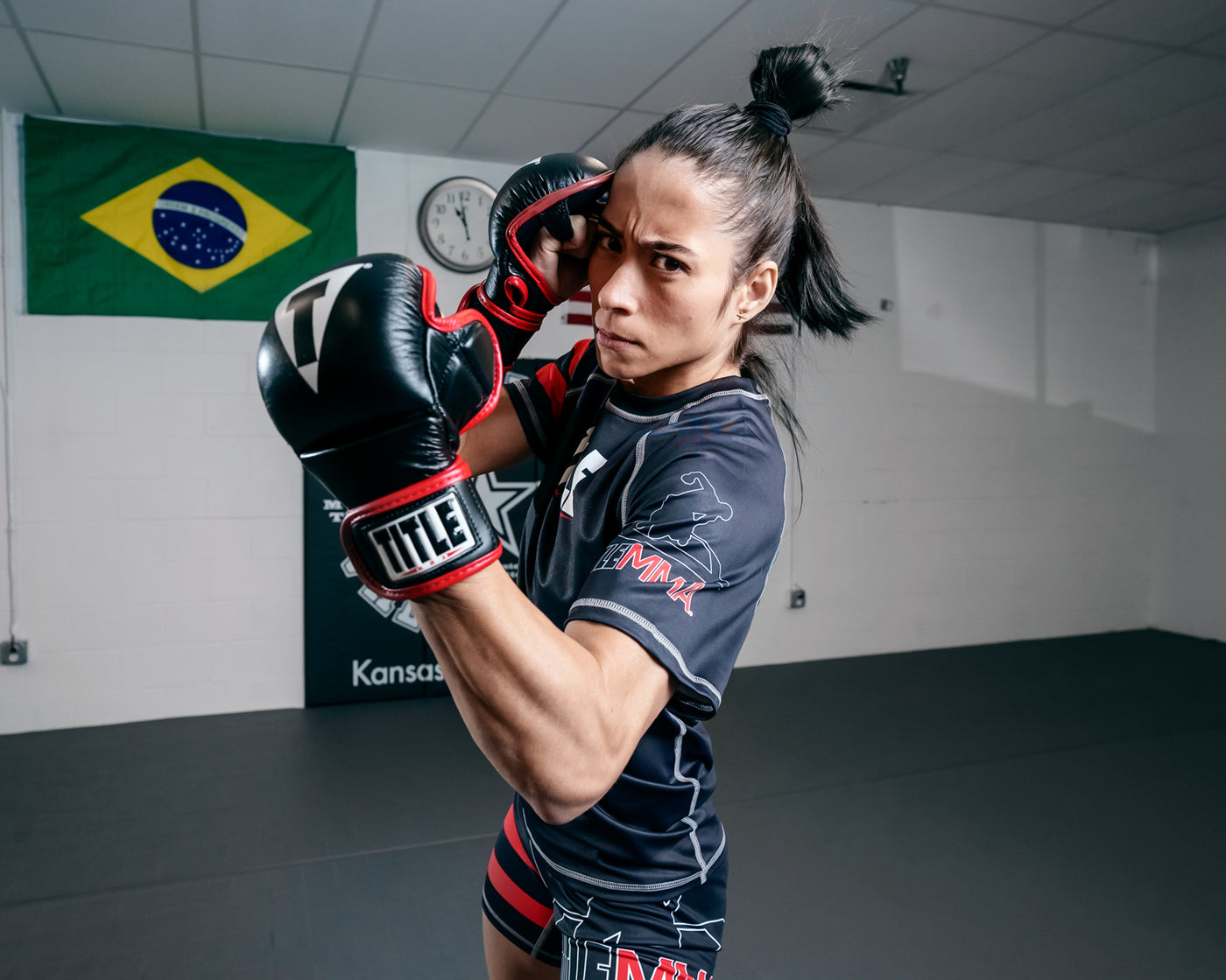 variant:Lifestyle::TITLE Boxing Square Punch and Kick Shield coach with boxer uppercut