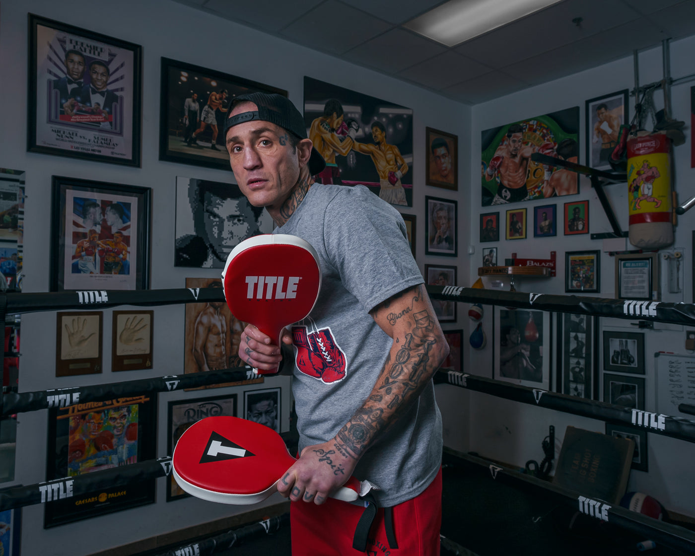 variant:lifestyle::TITLE Boxing Punch Training Paddles coach with paddles