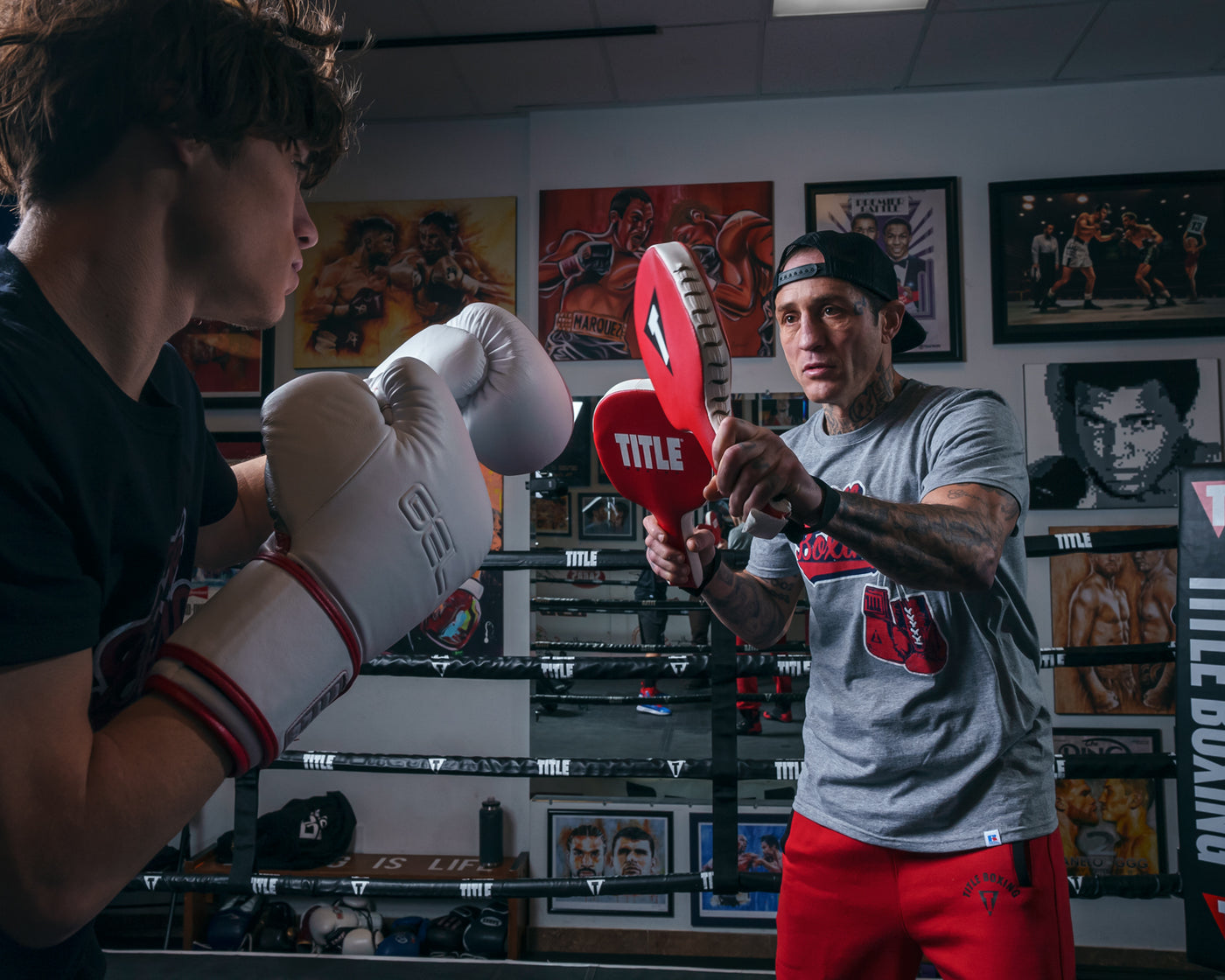 variant:lifestyle::TITLE Boxing Punch Training Paddles paddle mitting with coach and kid