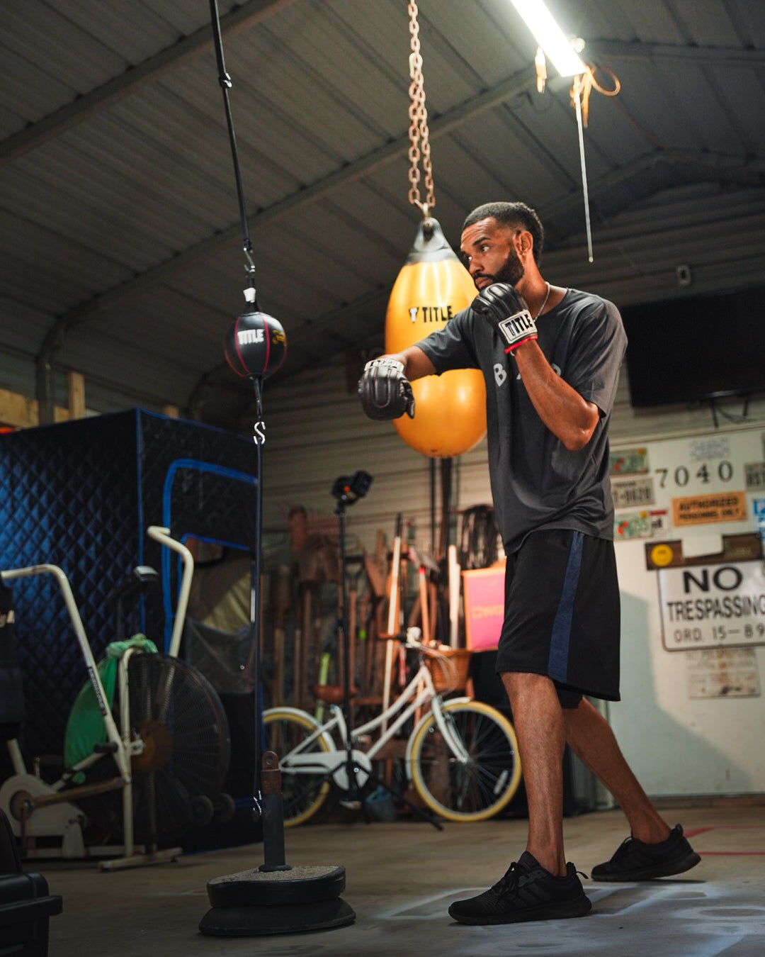 variant:lifestyle::TITLE Boxing Rubber Double End Bag Cable being used by boxer in the gym with double end bag