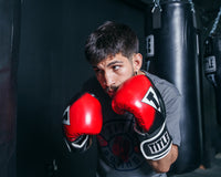 variant:lifestyle::TITLE Boxing Speed-Trax Weighted Bag Gloves Boxing  pose