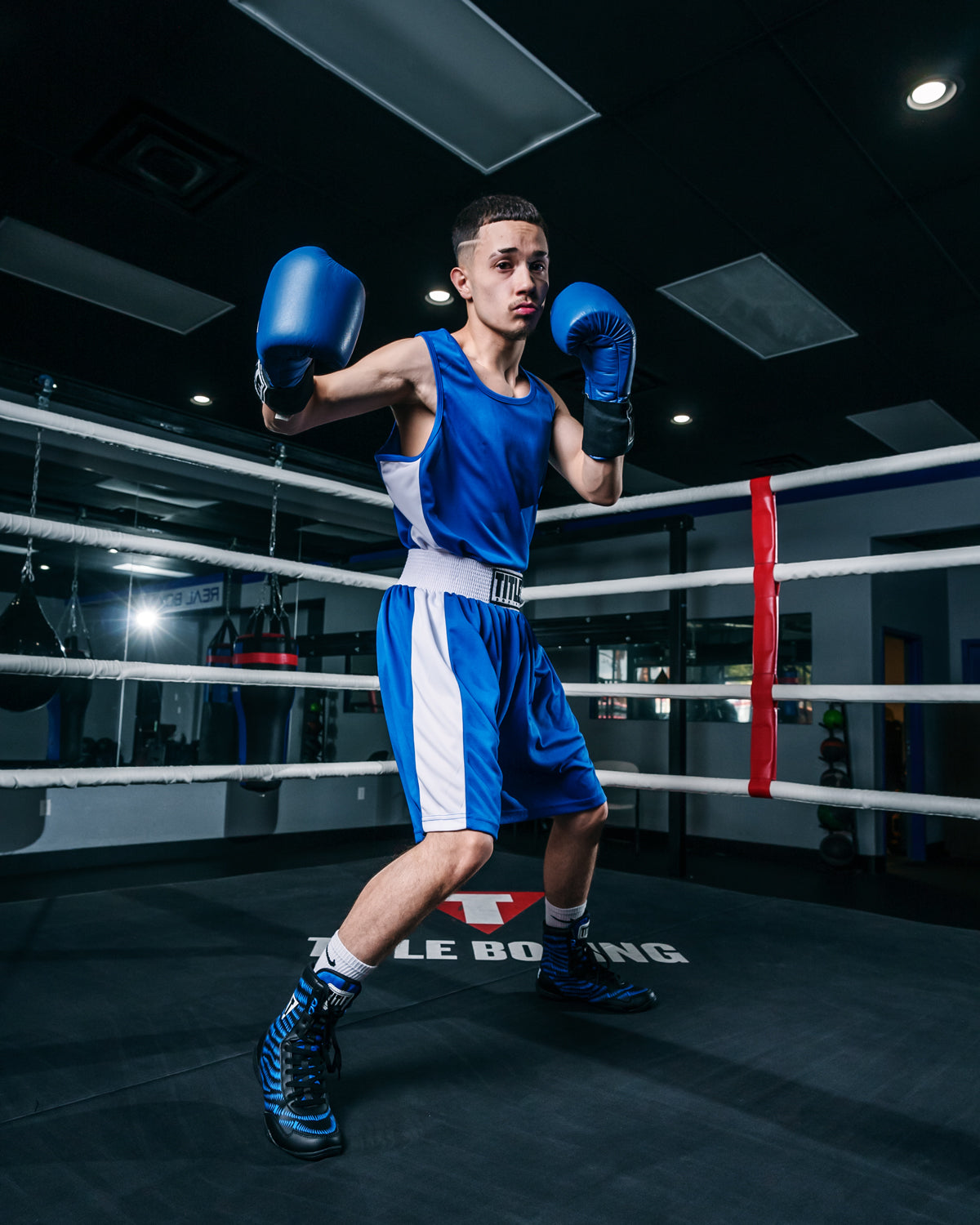 variant:blue/white::TITLE Boxing Aerovent Elite Amateur Boxing Set Original 2.0  guy boxing pose
