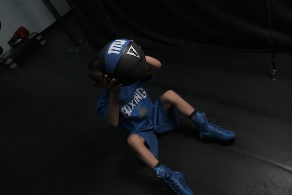 variant:8 lbs::TITLE Boxing Rubber Medicine Ball guy lifting over head