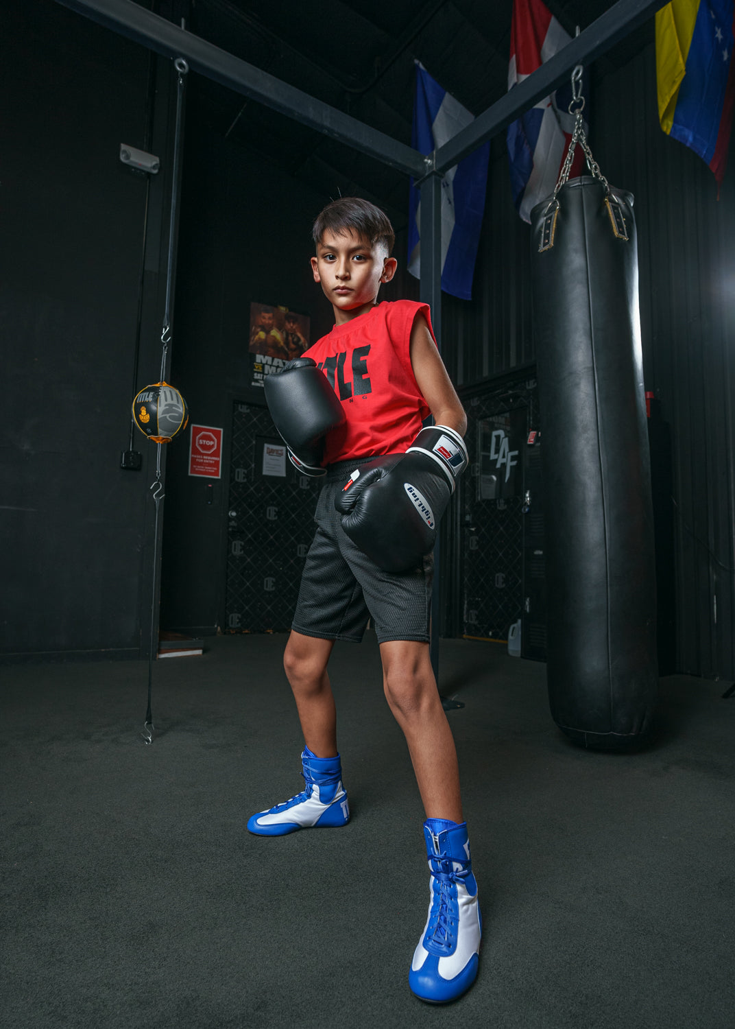 variant:Blue/White::TITLE Boxing Speed-Flex Encore Mid-Top Shoes boxing stance