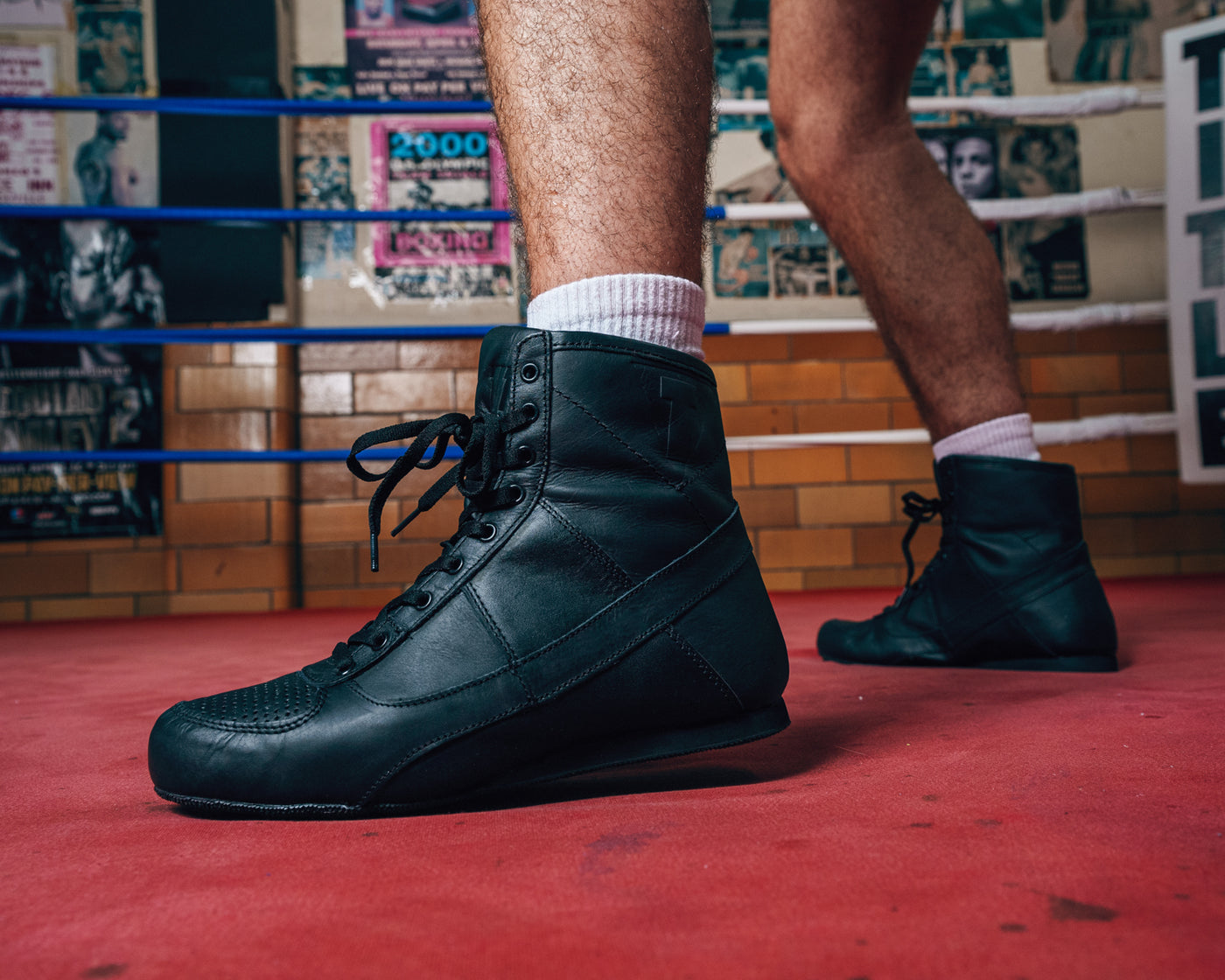 variant:lifestyle::TITLE Boxing Old School Leather Boxing Shoes shoes on ring