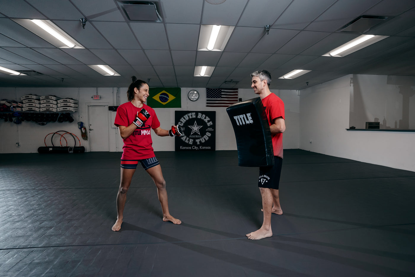 variant:lifestyle::TITLE Boxing Pro Punch Shield 2.0 coach with lady